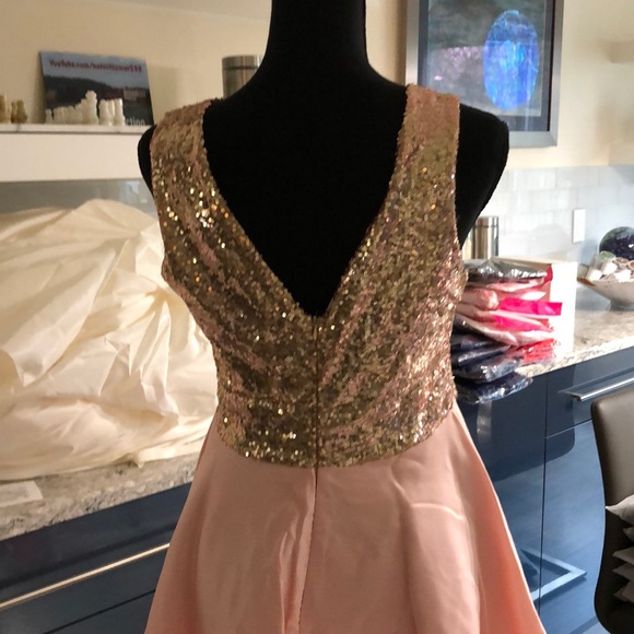 Fits 6-8 Pink multi layer dip hem skater - Picture 6 of 7